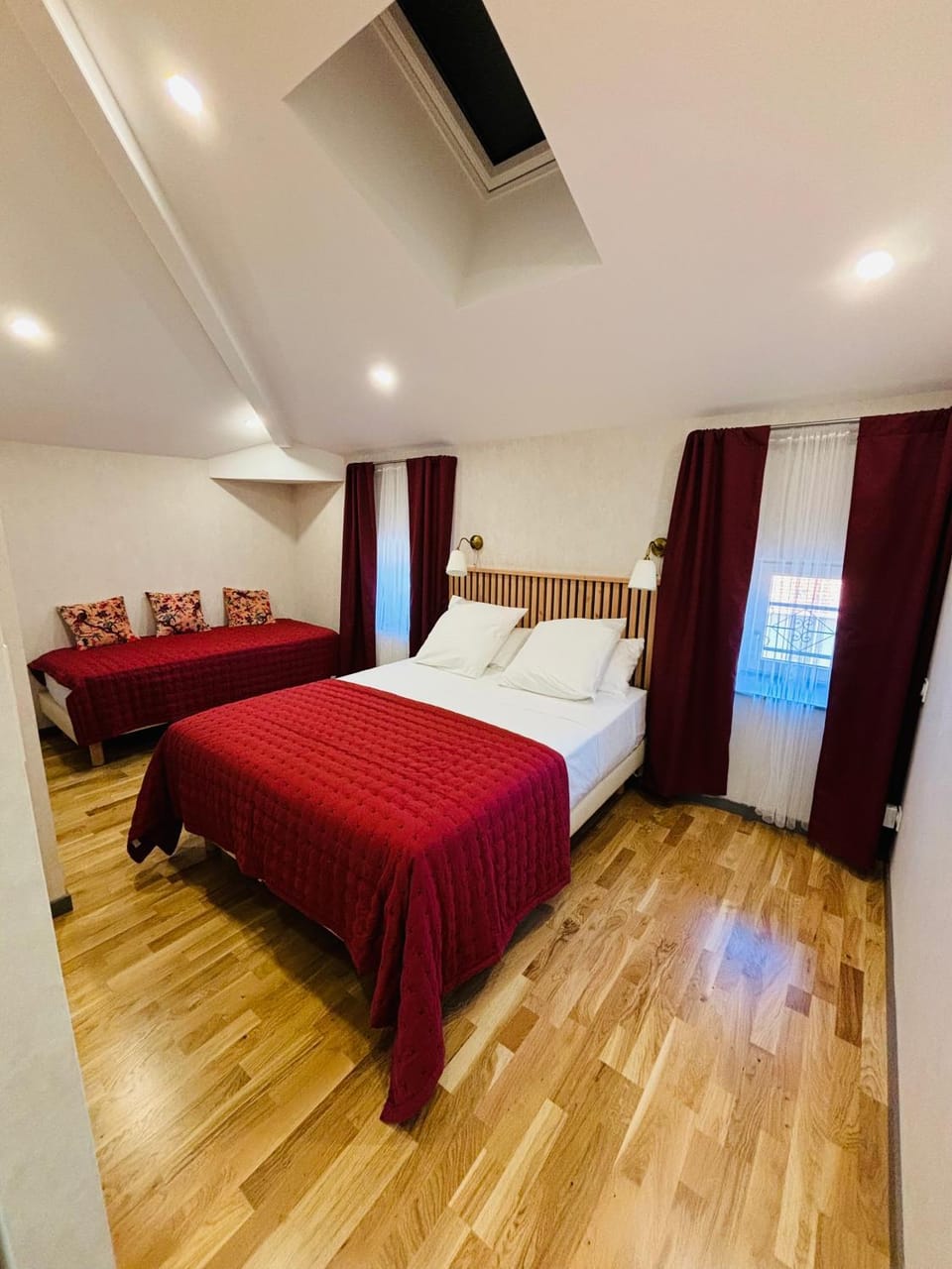 Bed, Bathroom, Photo of the whole room, Bedroom