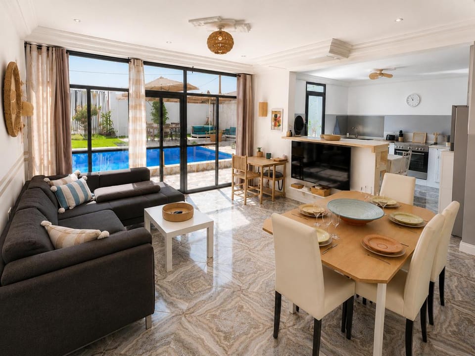 Communal lounge/ TV room