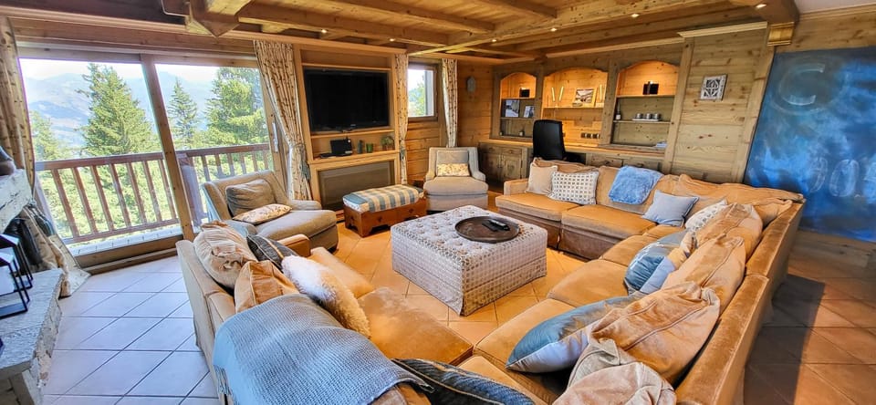 Communal lounge/ TV room, TV and multimedia, Living room, Seating area