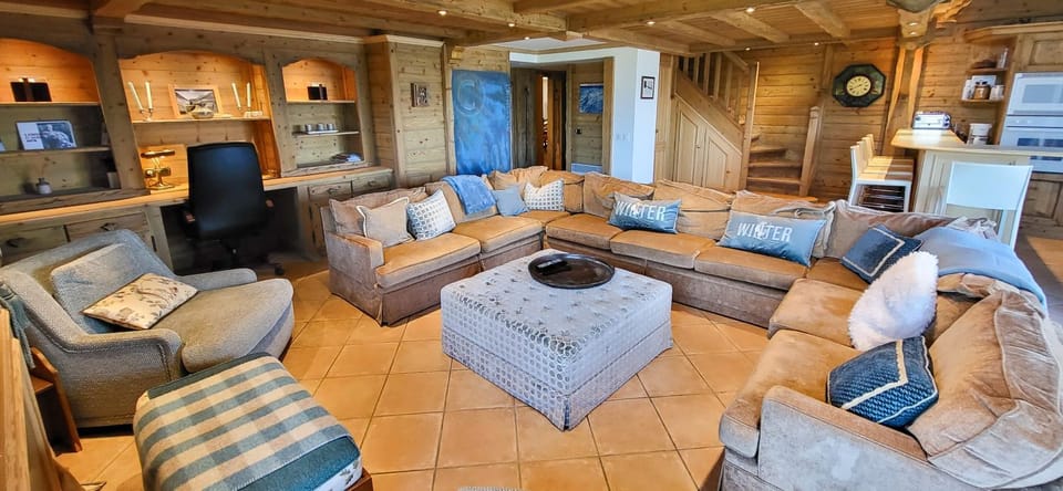 Living room, Seating area