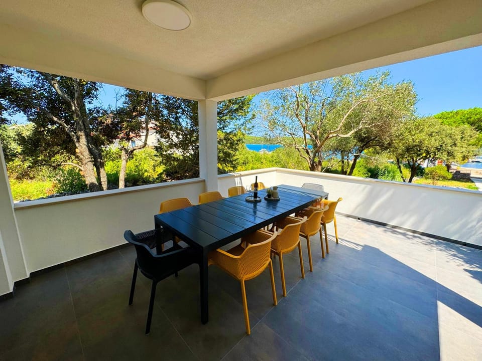 Beachfront Holiday Home Prora Mare with Sea View House in Šibenik-Knin County, Croatia