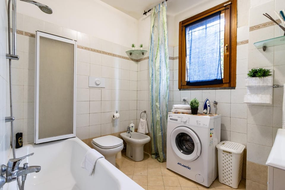 Shower, Toilet, Bathroom, Bath, bidet, towels, washing machine, washing machine