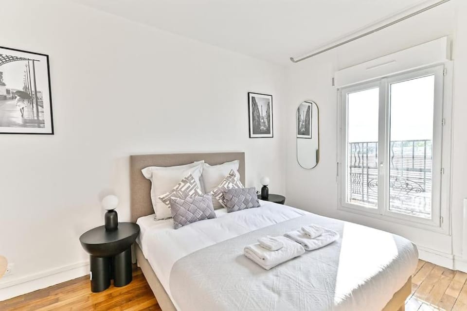 Bed, Photo of the whole room