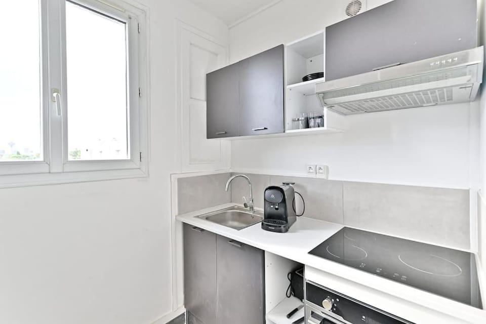 Kitchen or kitchenette, oven, stove