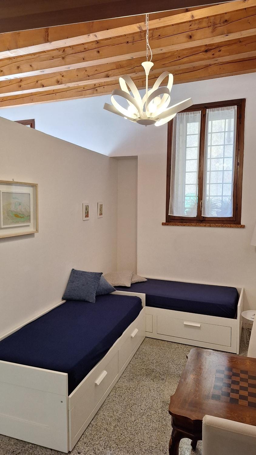 Bed, Living room, Seating area