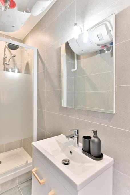 Shower, Bathroom