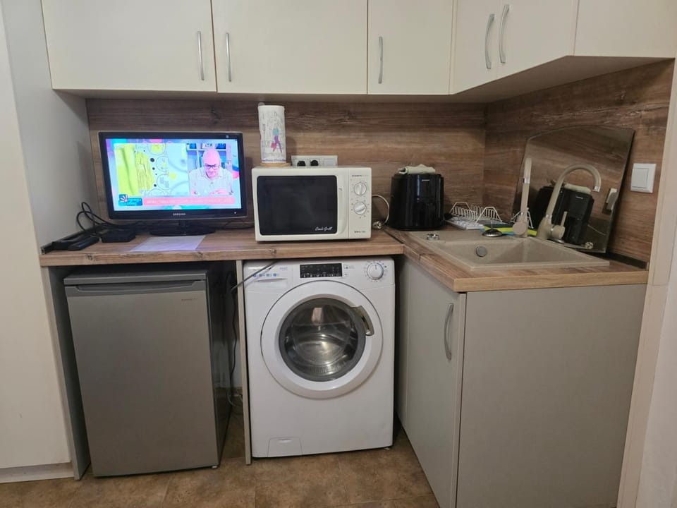 Charming Aquamarine Getaway Studio Apartment in Varna