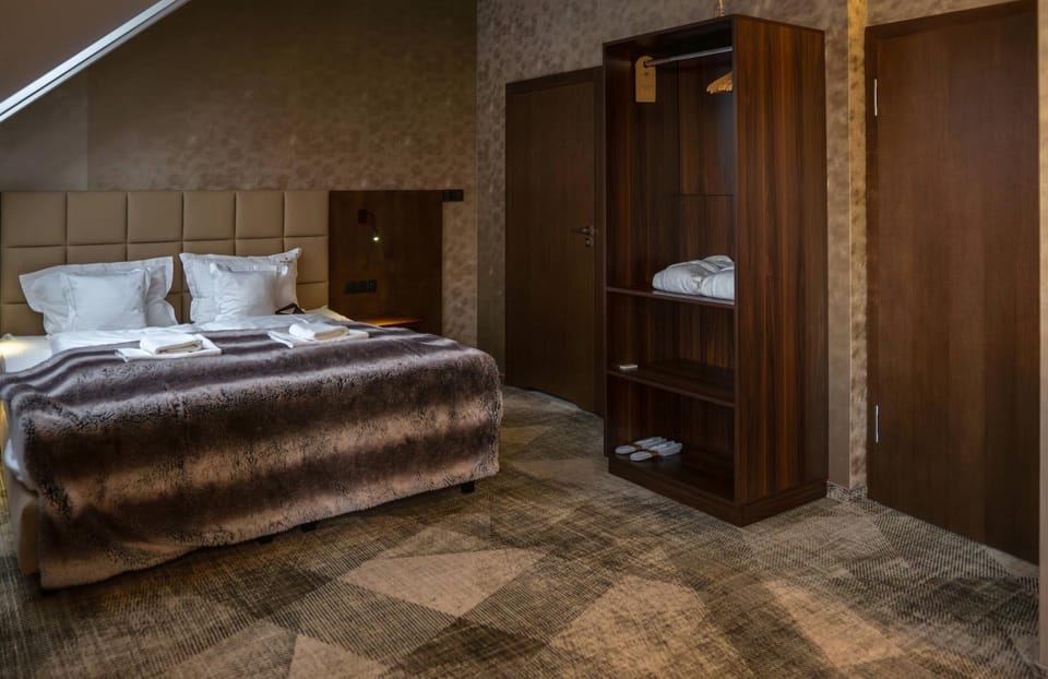 Bed, towels, wardrobe
