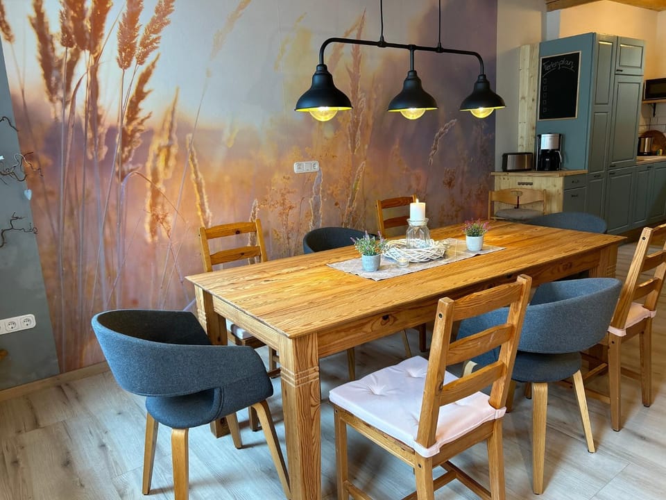 Kitchen or kitchenette, Living room, Seating area, Dining area