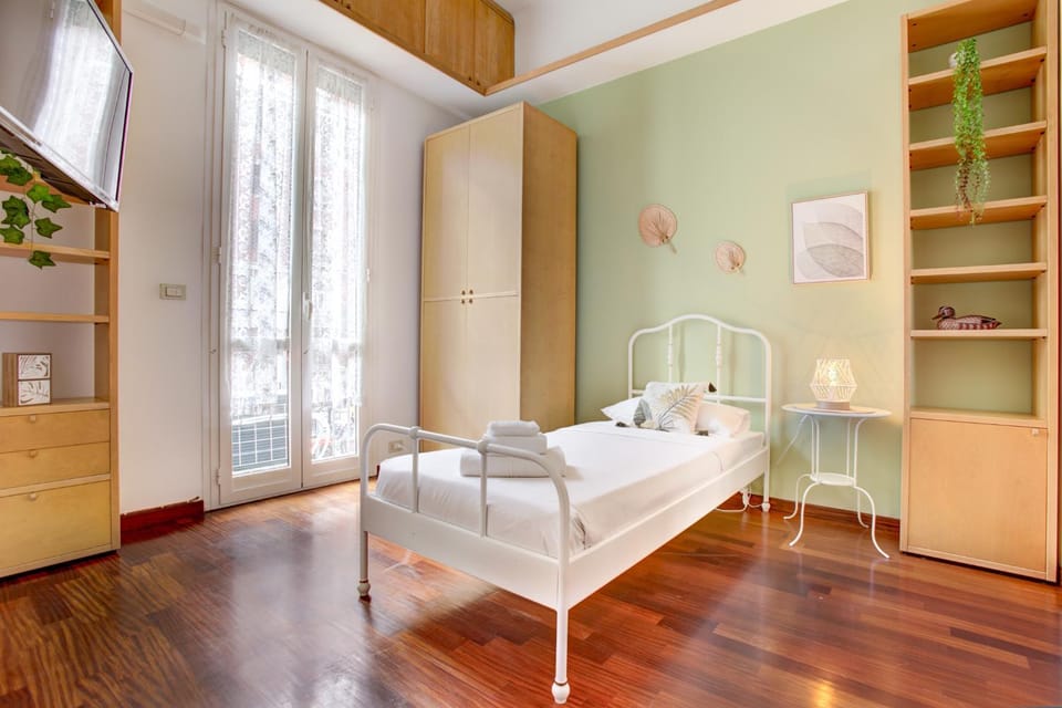 Bed, TV and multimedia, Balcony/Terrace, Bedroom, wardrobe