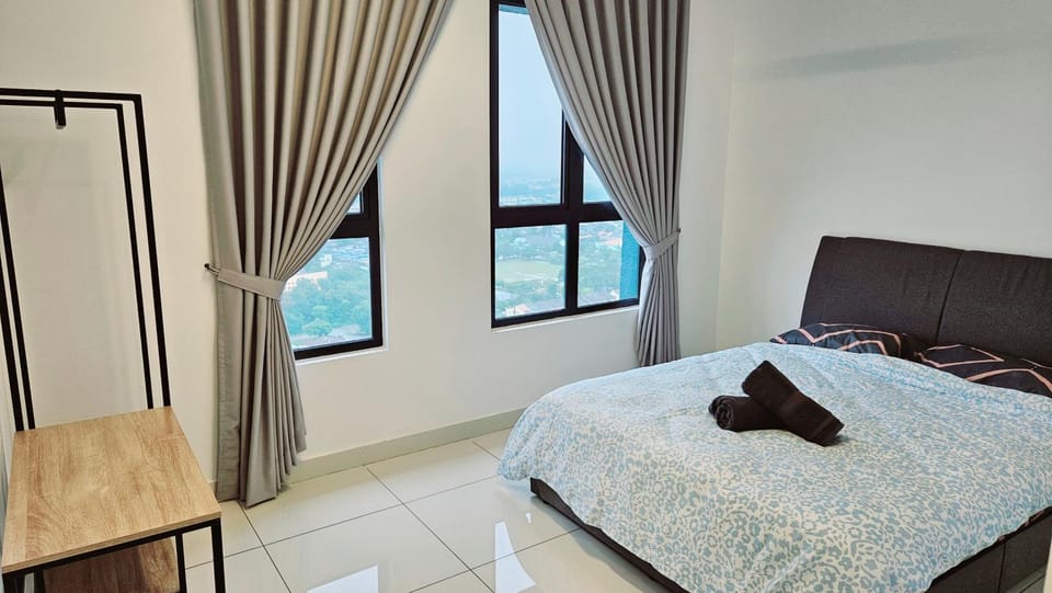 Bed, Photo of the whole room, Bedroom, towels