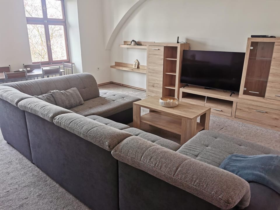 TV and multimedia, Living room, Seating area