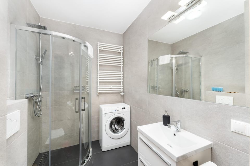 Shower, Bathroom, towels, washing machine