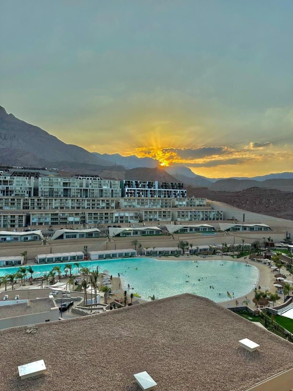 Nearby landmark, Day, Natural landscape, View (from property/room), Mountain view, Pool view, Swimming pool, Sunrise, Sunset, sunbed