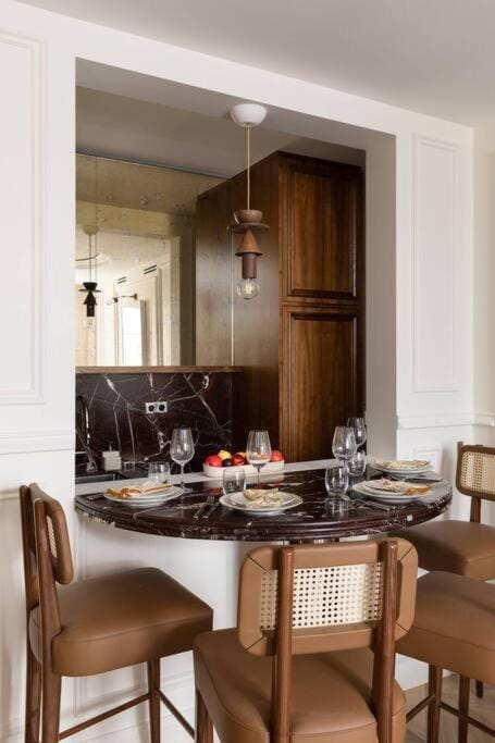 Porte Maillot - Luxe Apartment in Paris