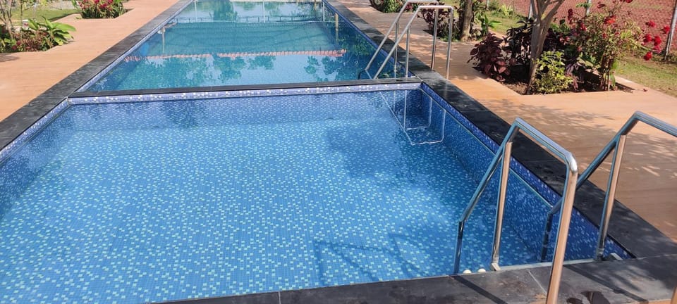 Siva Rama garden resort 10 members BIG ac room&1 Noon ac room at swimming pool view, ,box cricket ,born fair,BBQ,kichan with all equipment etc nr beach road bheemilli vishakapatnam Villa in Visakhapatnam