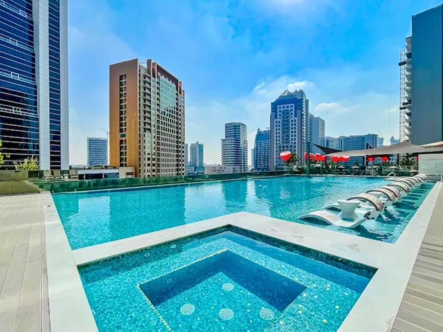 Day, City view, Pool view, Swimming pool, sunbed