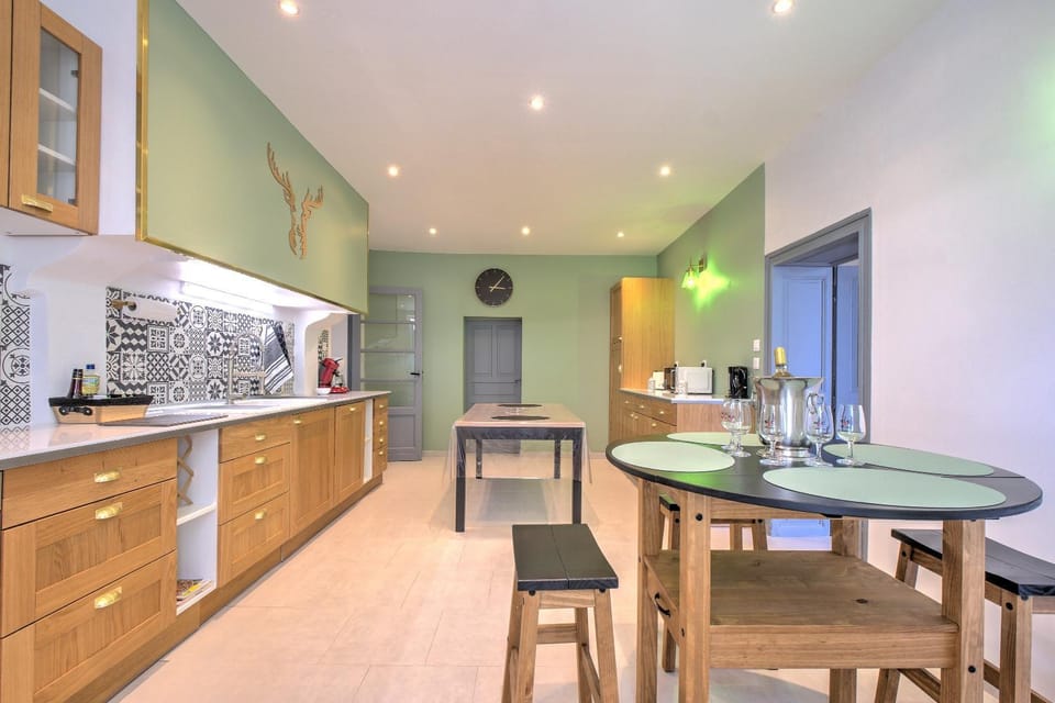 Property building, Kitchen or kitchenette, Living room