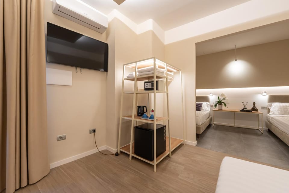 Bed, TV and multimedia, Photo of the whole room