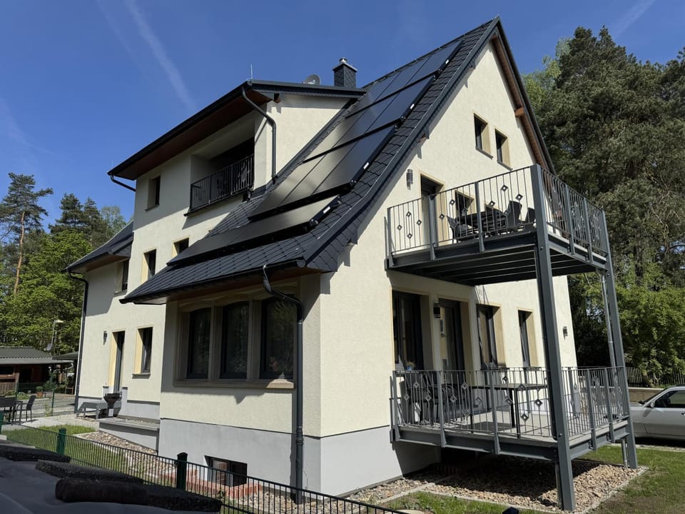 Property building, Day