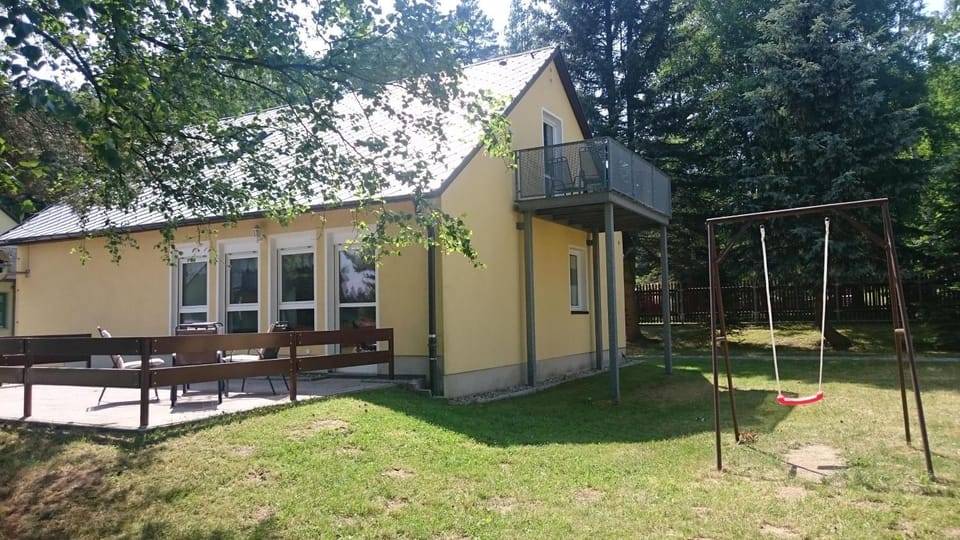 Property building, Day, Garden, Garden view
