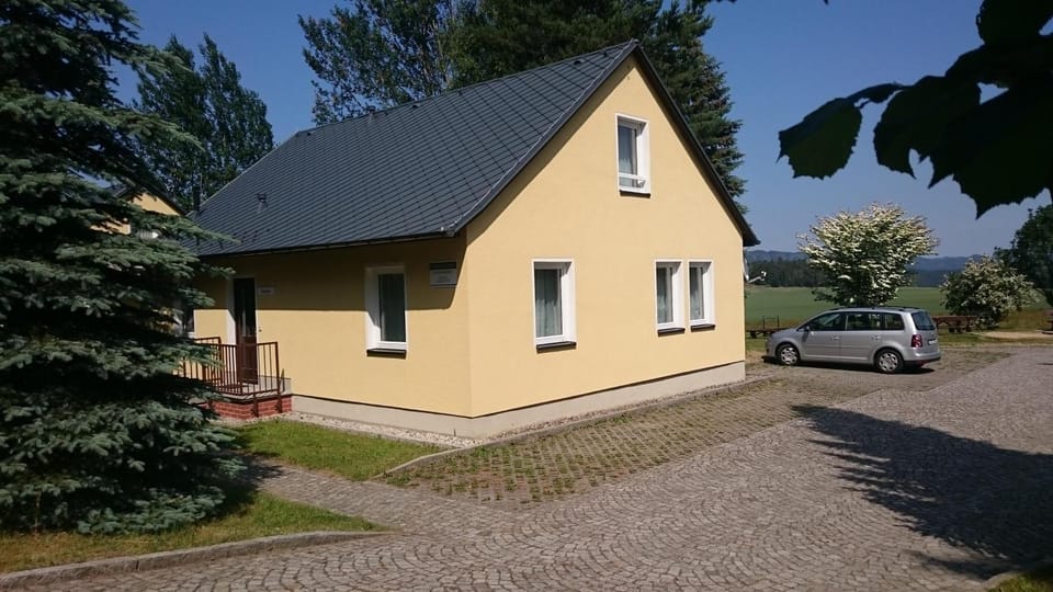 Property building, Day, Parking