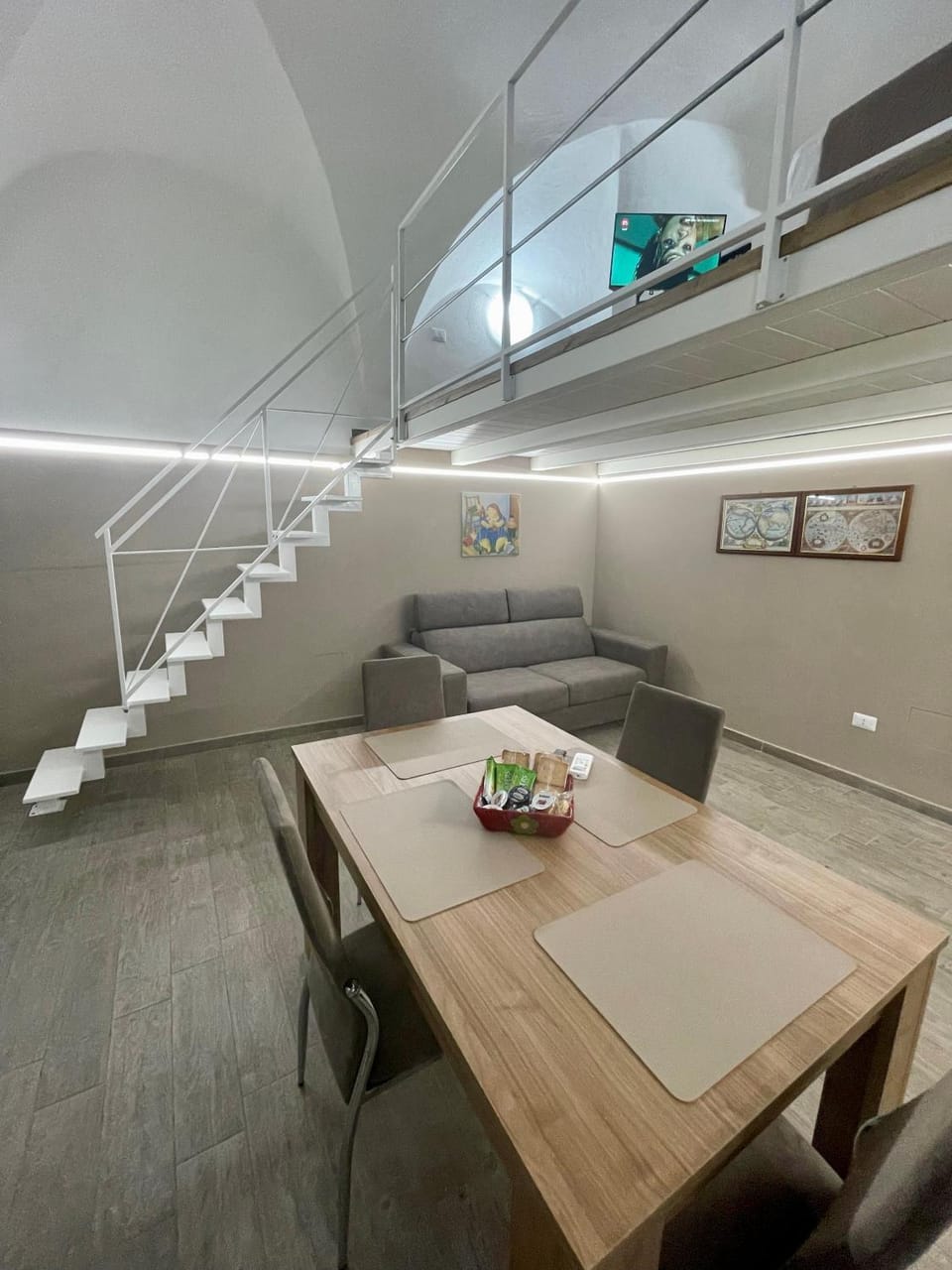 Living room, Dining area