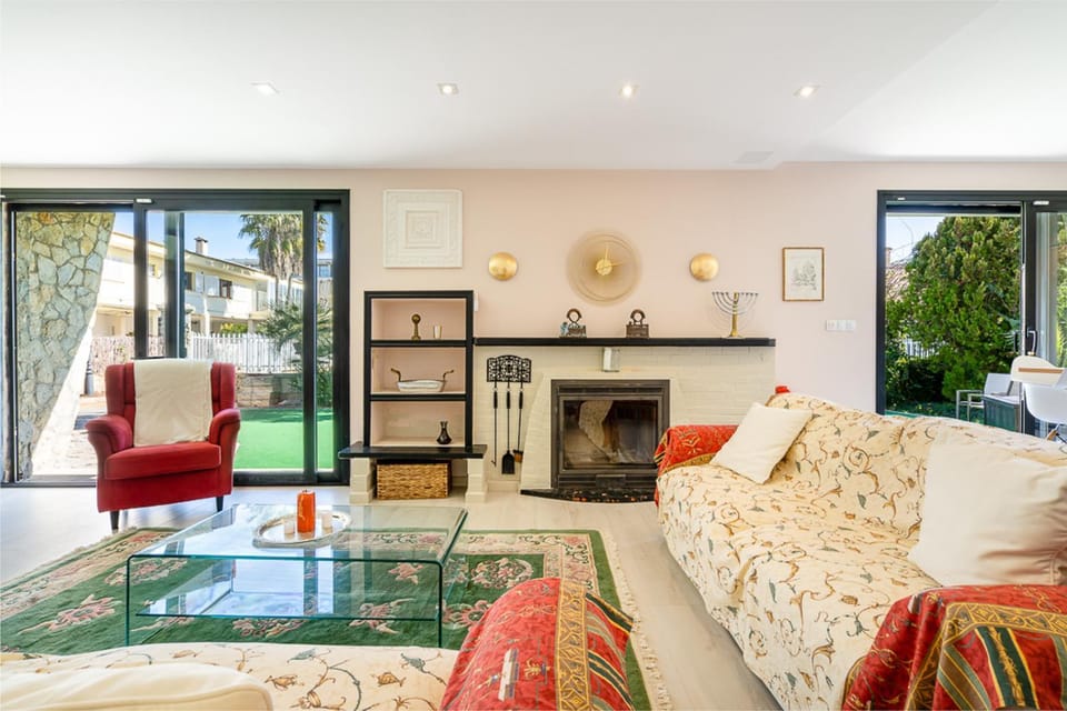 Communal lounge/ TV room, Living room