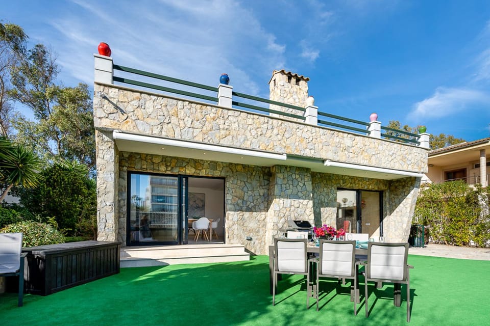 Property building, Facade/entrance, Off site