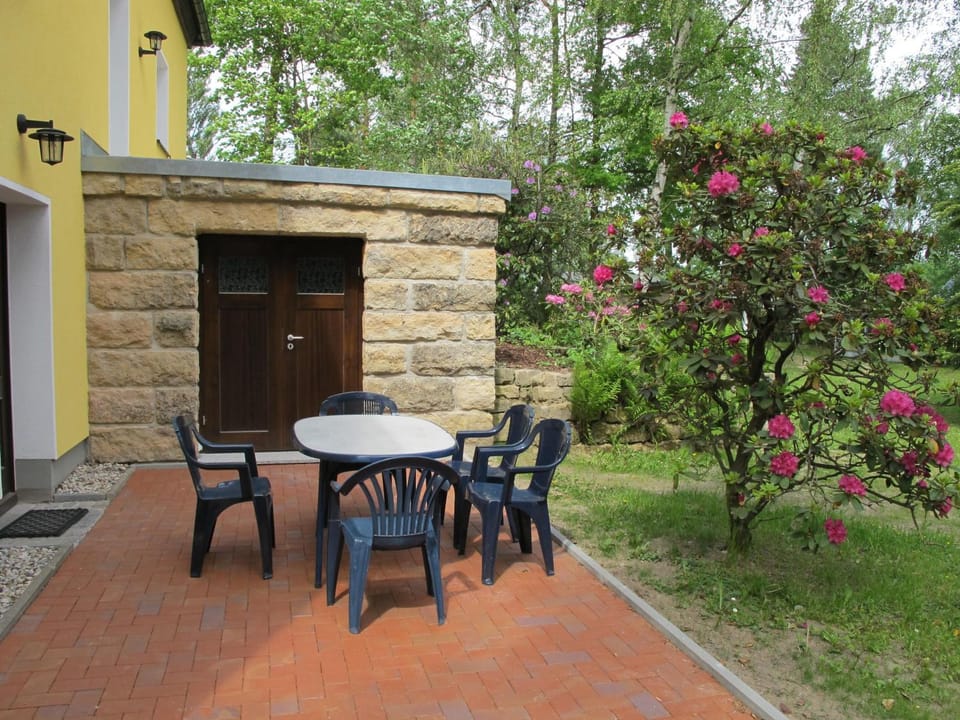 Garden, Dining area, Garden view