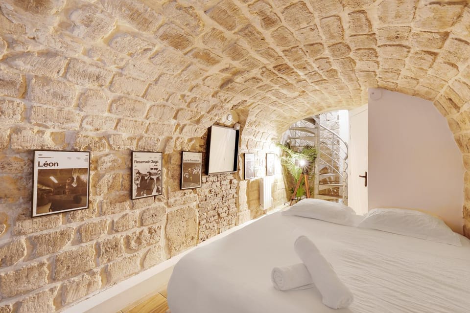 Paris Hideaway, Private Cinema - GetHosted Apartment in Paris