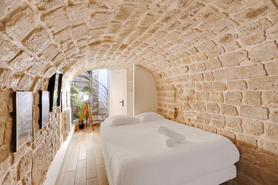 Paris Hideaway, Private Cinema - GetHosted Apartment in Paris