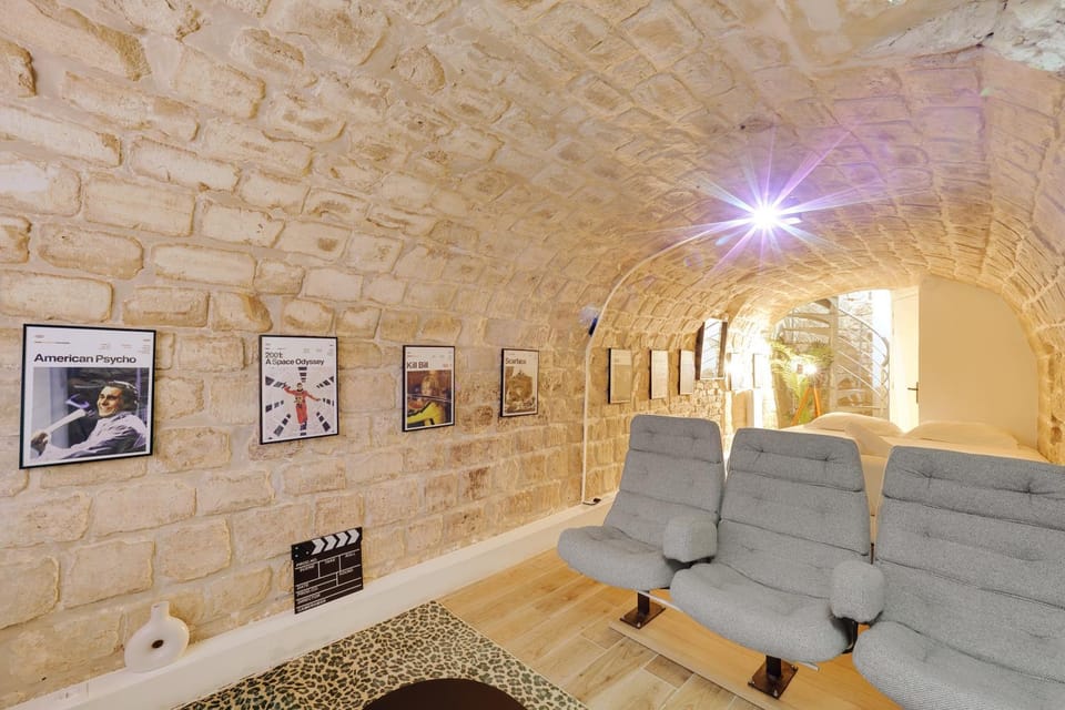 Paris Hideaway, Private Cinema - GetHosted Apartment in Paris