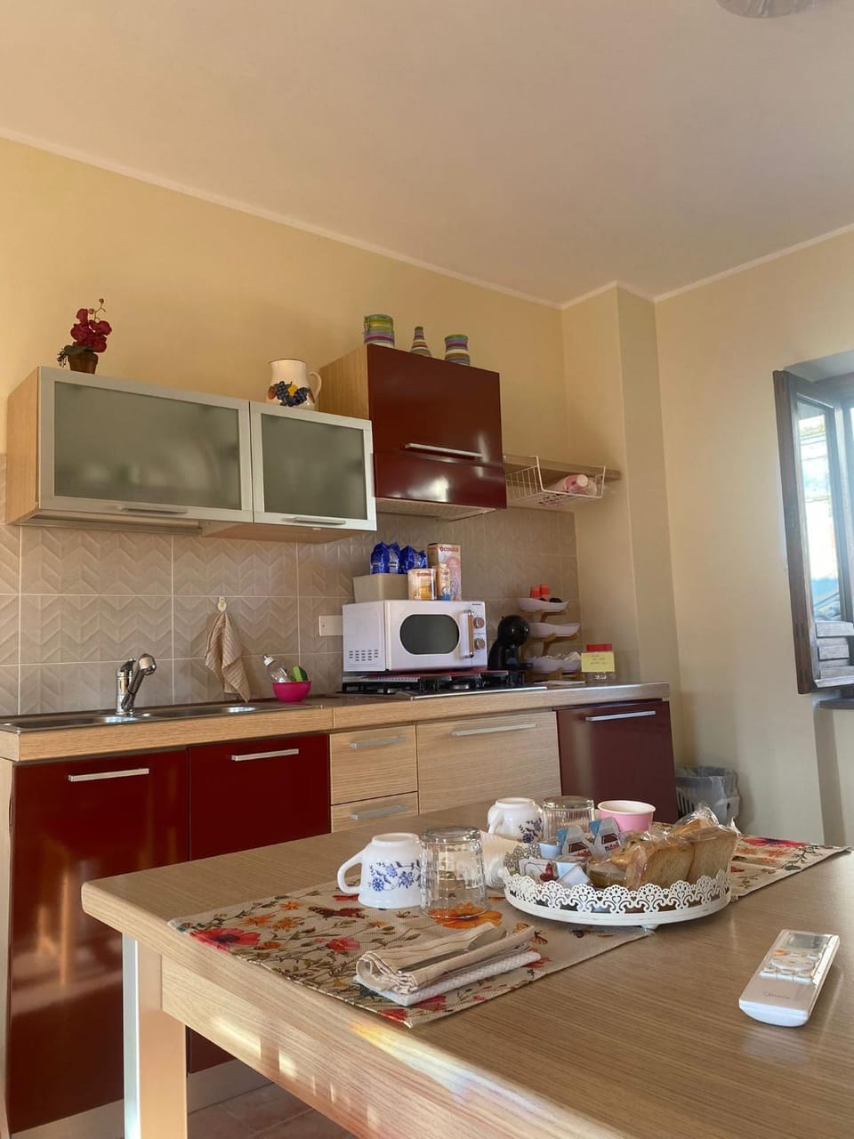 Coffee/tea facilities, Kitchen or kitchenette, Food and drinks, Dining area, minibar, toaster