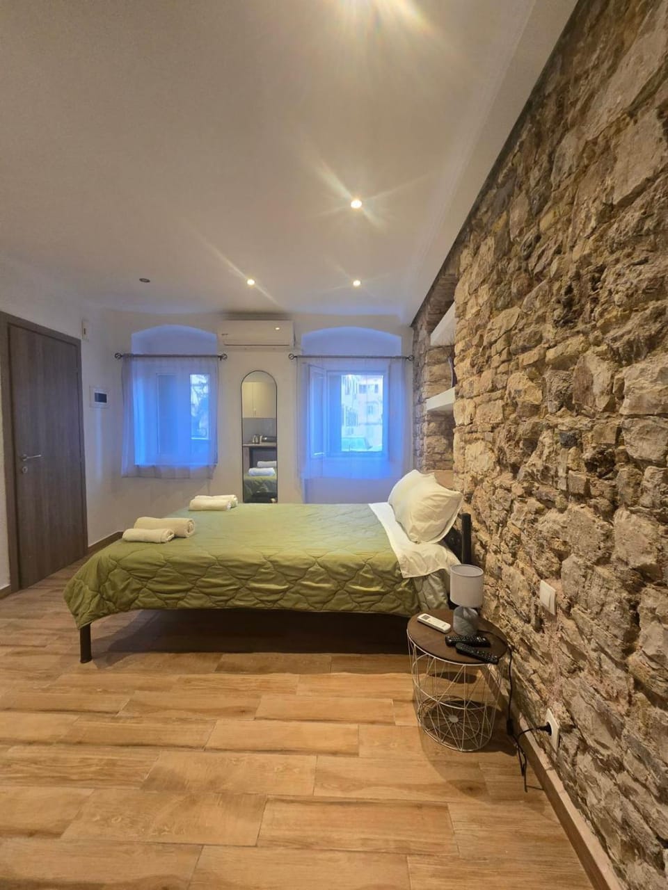 Facade/entrance, Bed, Bedroom, towels, air conditioner