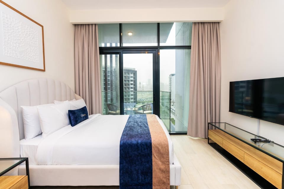 Bed, TV and multimedia, Bedroom