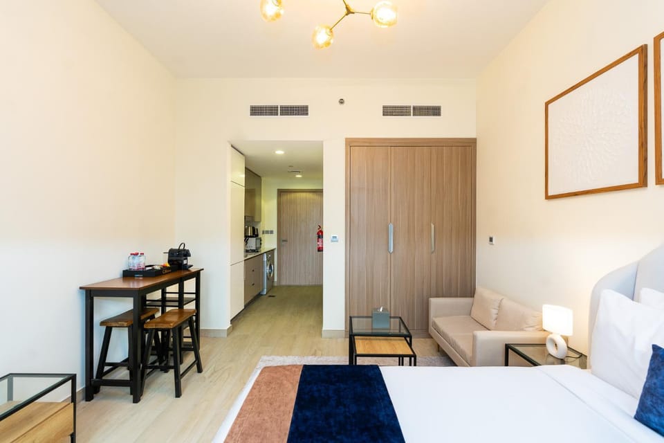 TV and multimedia, Seating area, Bedroom, wardrobe, air conditioner