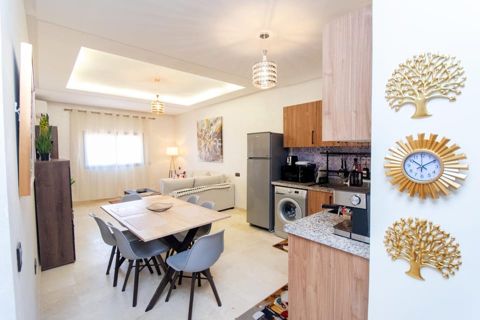 Photo of the whole room, Dining area