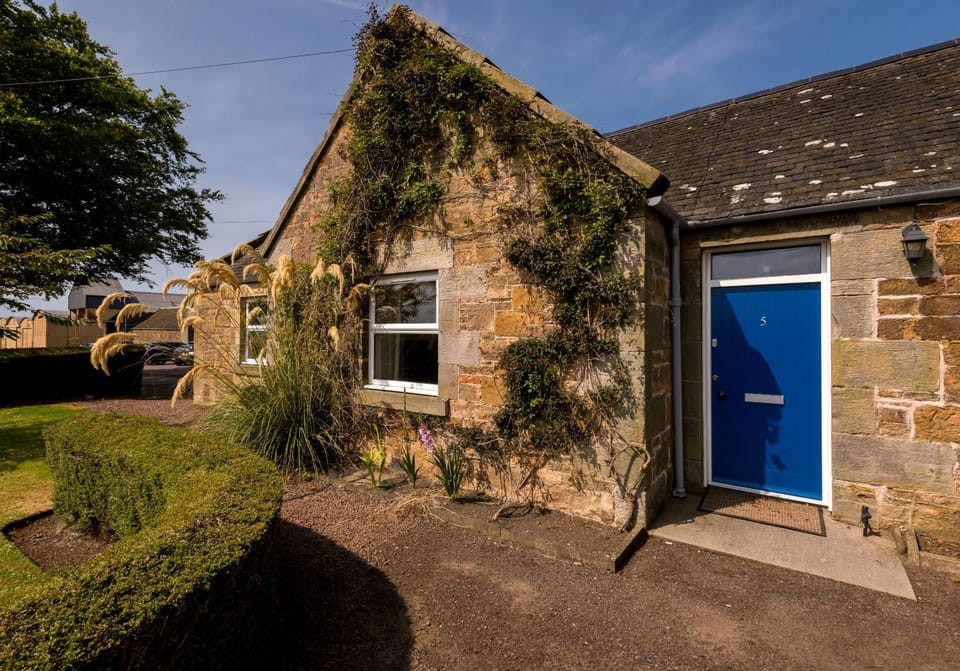 Property building, Facade/entrance, View (from property/room)