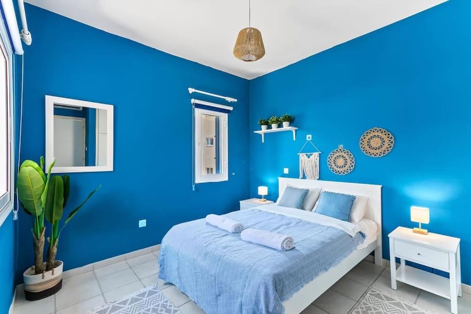 Bed, Bedroom, towels, air conditioner