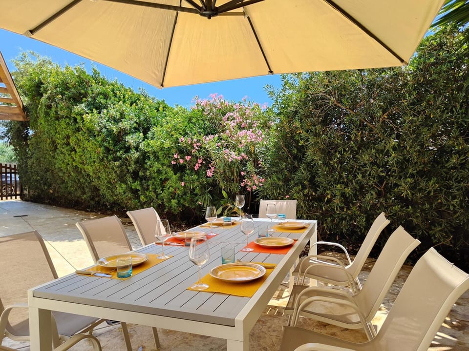 Garden, Dining area