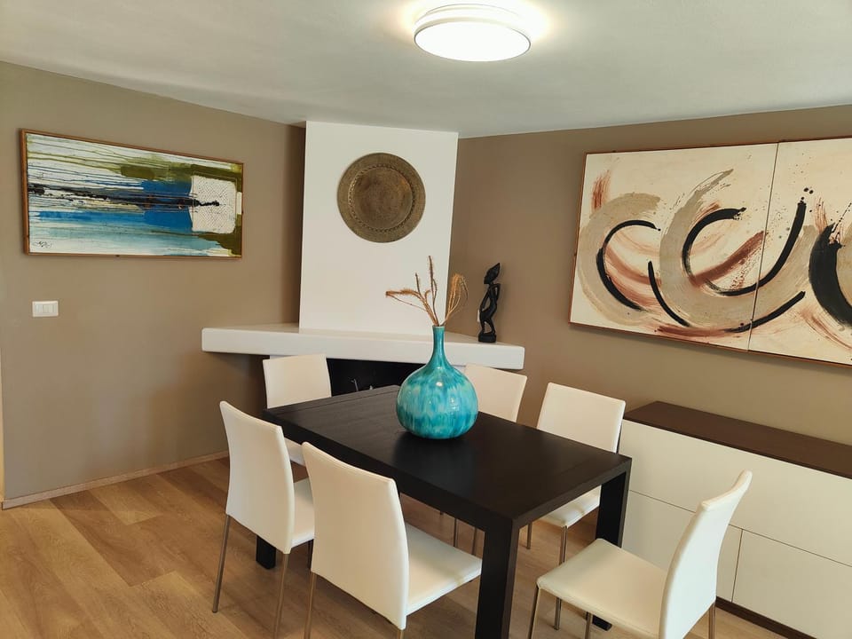 Living room, Decorative detail, Seating area, Dining area