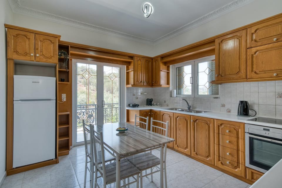 Kitchen or kitchenette, oven, stove