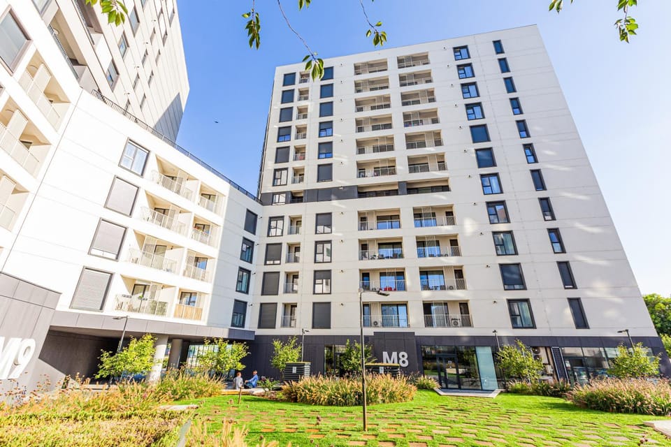 Property building, Day, Garden, Garden view