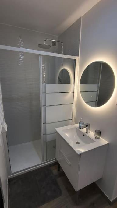 Le Royal, proche Paris & Disney Apartment in Noisy-le-Grand