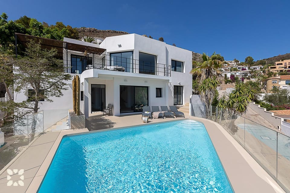 Property building, Patio, Day, Natural landscape, Pool view, Swimming pool, sunbed