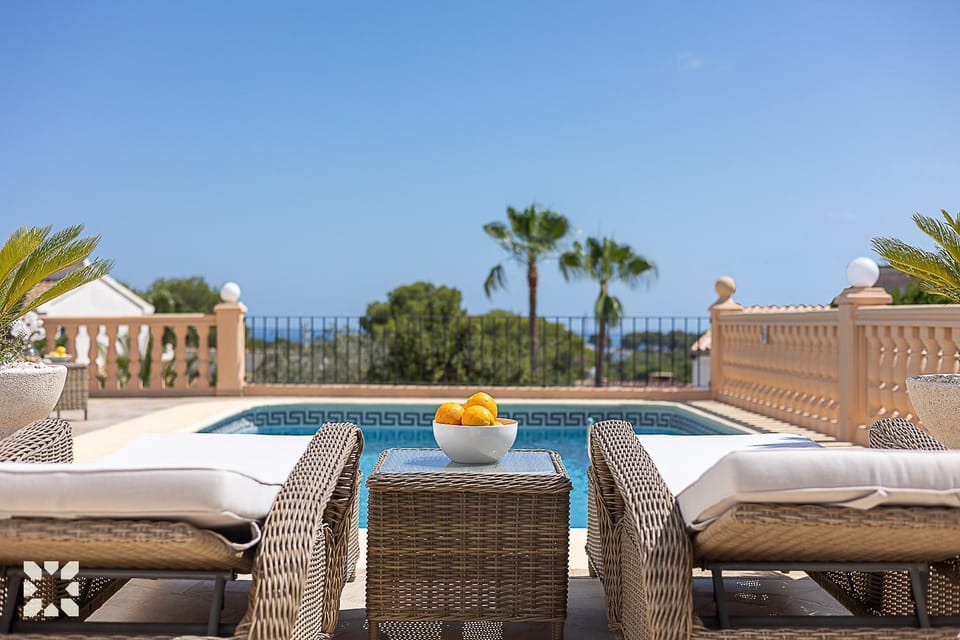 Natural landscape, View (from property/room), Balcony/Terrace, Seating area, Dining area, Pool view, Sea view, Swimming pool, sunbed