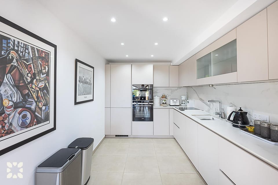 Coffee/tea facilities, Kitchen or kitchenette, dishwasher, oven, stove, toaster