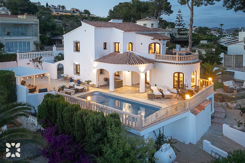 Property building, Patio, Natural landscape, Pool view, Swimming pool, sunbed