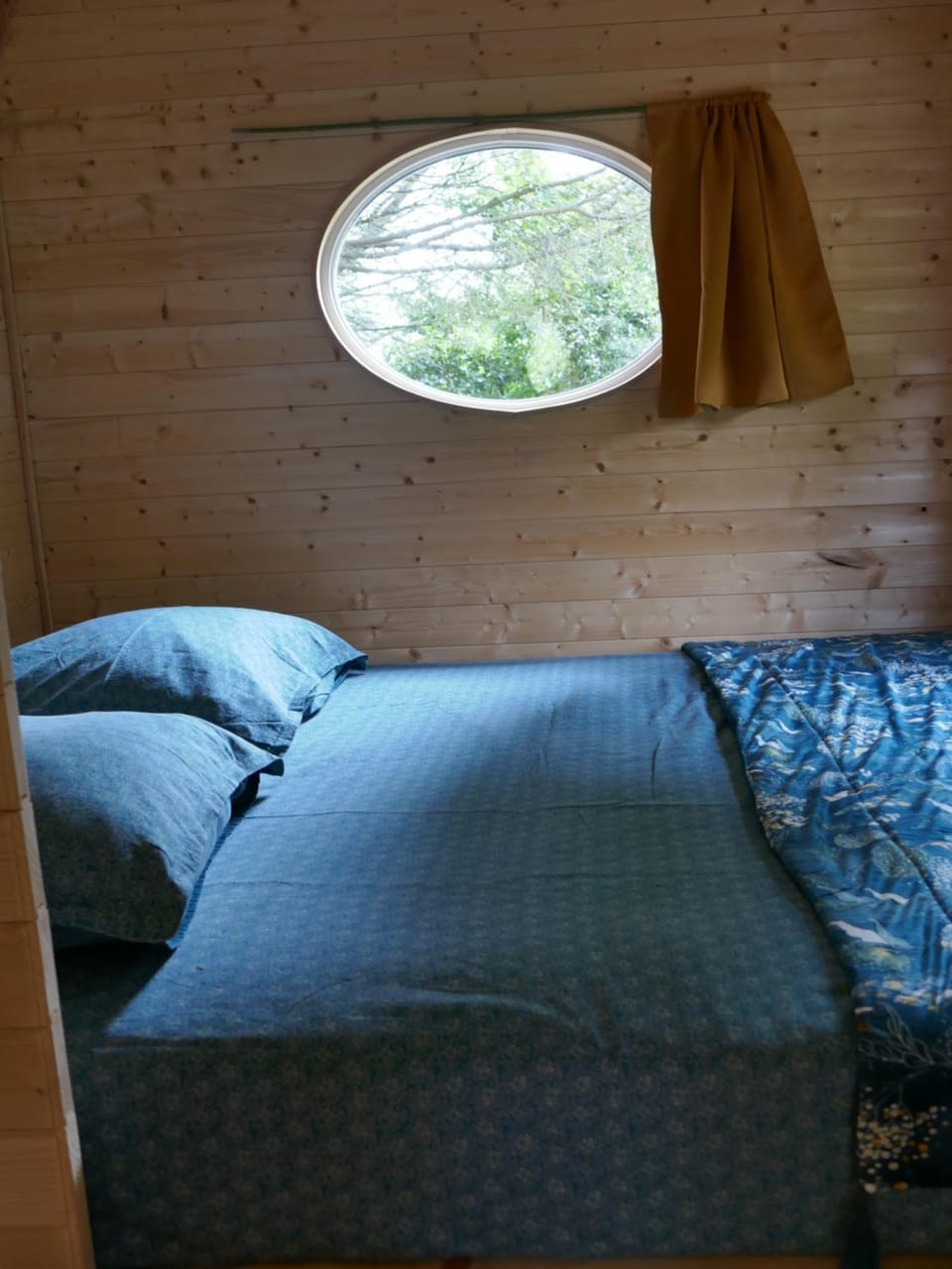 La roulotte aux Nuits Insolites d'Argoumbat Campground/ 
RV Resort in Occitanie